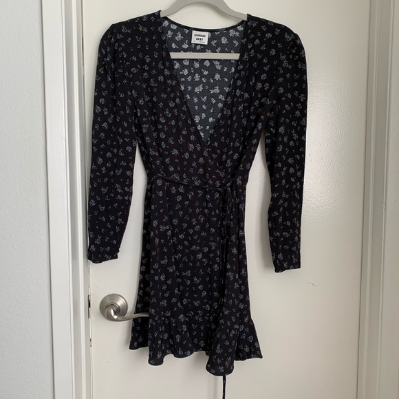 *SOLD* Aritzia Sunday Best Marion Dress - Picture 3 of 7